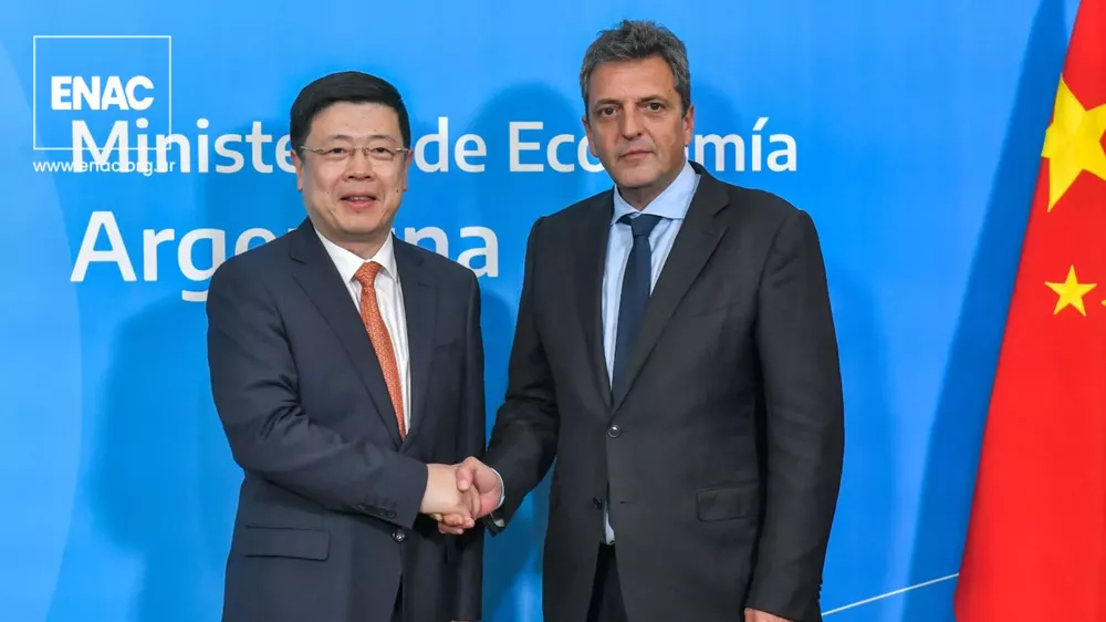 20230426 - Sergio Massa ENAC yuan 003