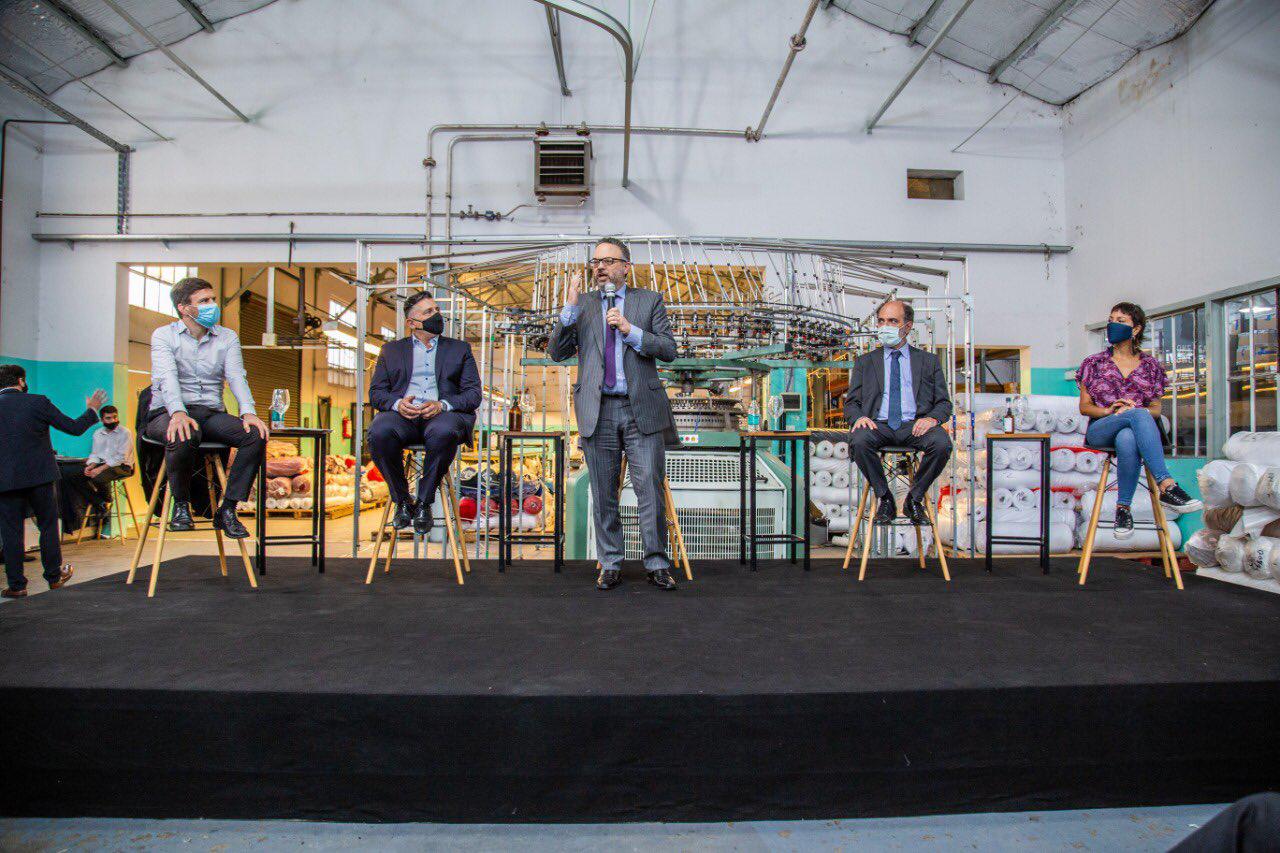 Anuncio línea de créditos mayra mendoza matias kulfas guillermo merediz eduardo hecker 2