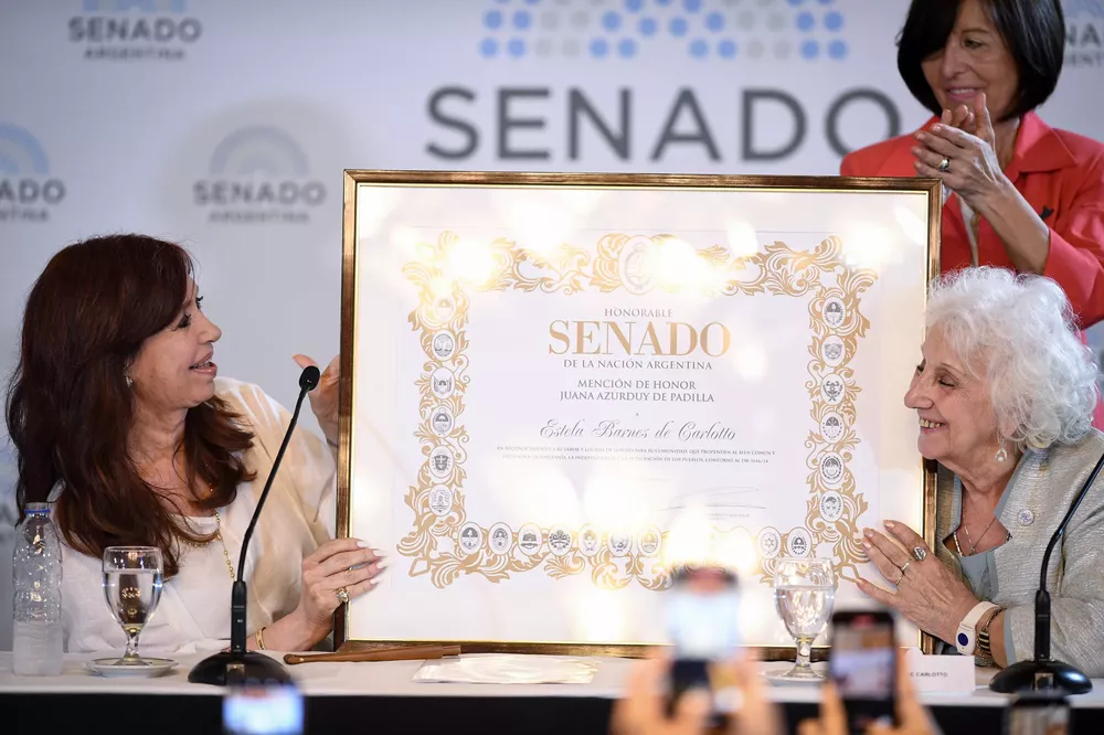 Cristina-Abuelas senado mencion